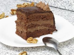 Prăjitură cu cremă de ciocolată şi nuci