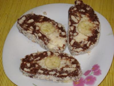 Salam de biscuiţi cu banane şi cremă de lămâie