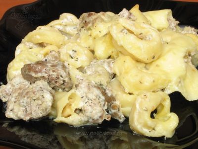 Tortellini cu caşcaval şi cârnaţi de casă