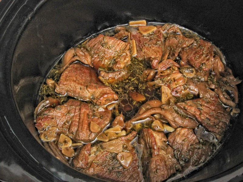 Friptură de vită cu pleurotus în bere la slow cooker