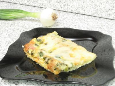 Omletă cu kaizer şi ceapă verde