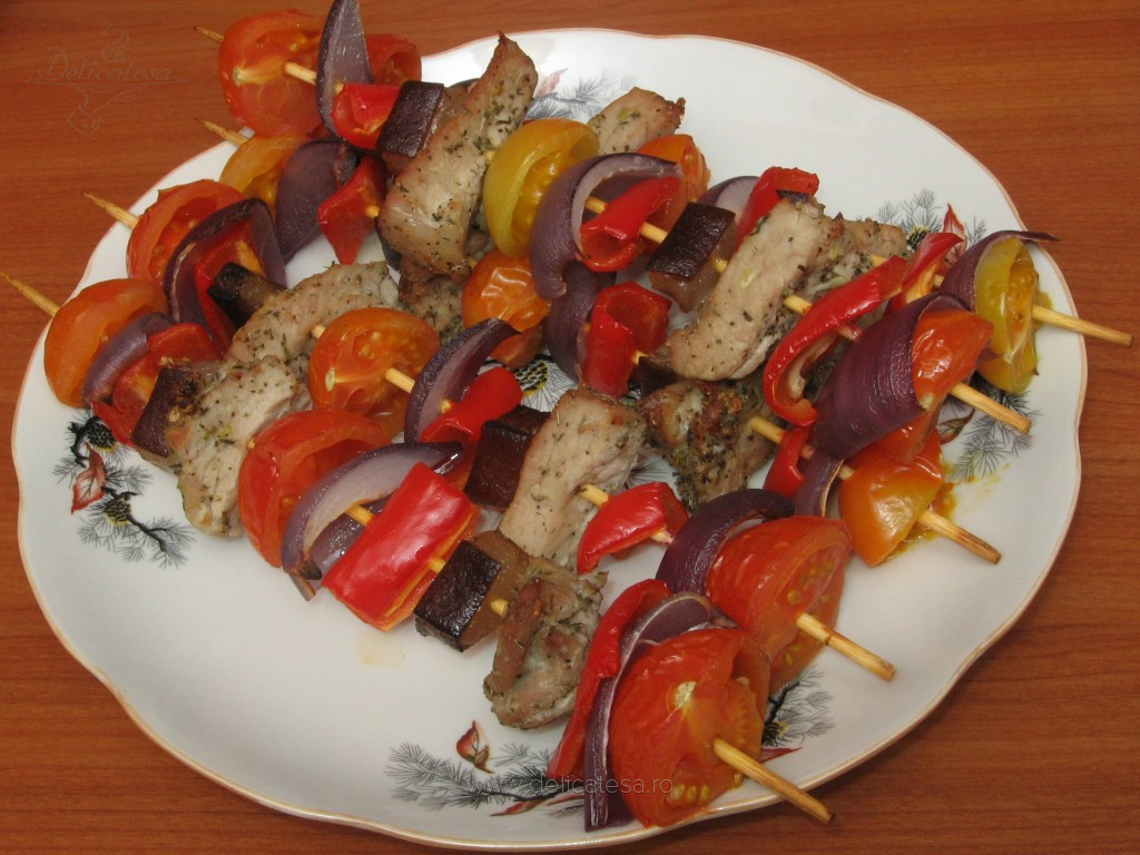 Frigărui din muşchi de porc şi legume