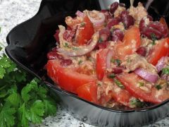 Salată de ton cu fasole roşie
