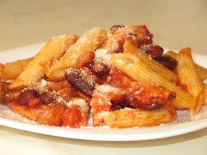 Penne cu fasole roşie