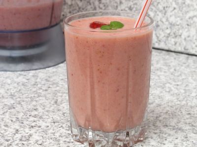 Smoothie cu nectarine şi căpşuni