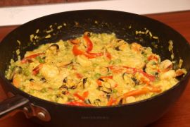 Paella cu midii și creveți