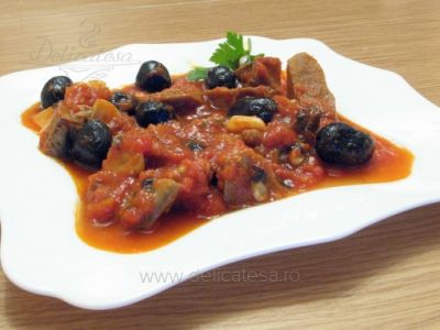 Limbă cu sos de roşii şi măsline